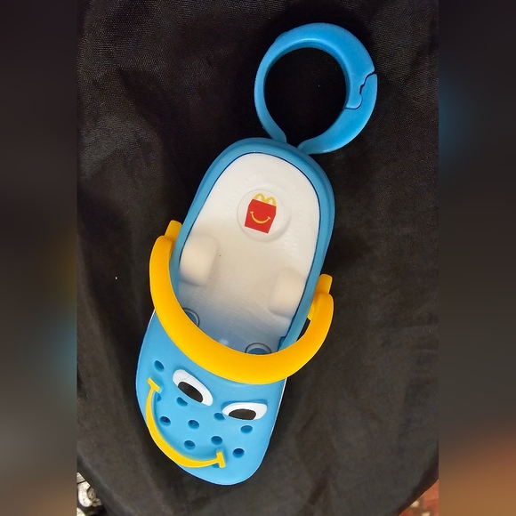 McDonald's Happy Meal 2024 Blue with Yellow Strap Croc Toy New Without Tags - Picture 5 of 10